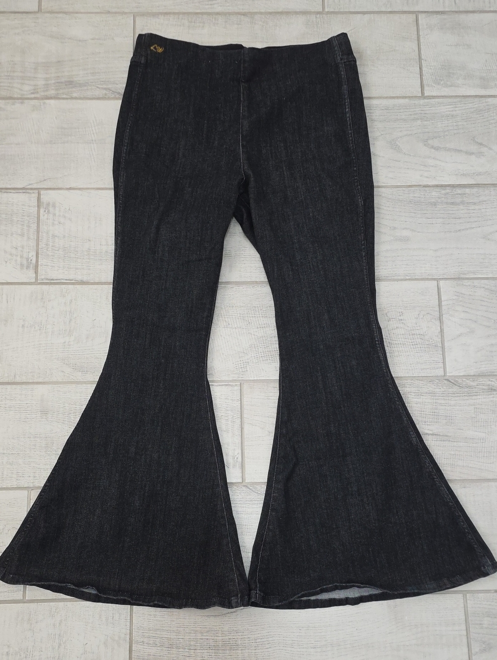 Wrangler Lainey Wilson Pull On Bell Bottom Women's Size 33x32 High Rise Boho